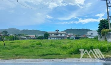 ที่ดิน ใสยวน / ฉลอง
