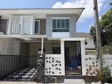 ทาวน์เฮาส์ 2 ชั้น หลังมุม - บ่อกรวด