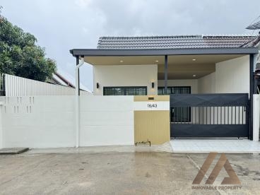 บ้านแฝด ชั้นเดียว - ฉลอง